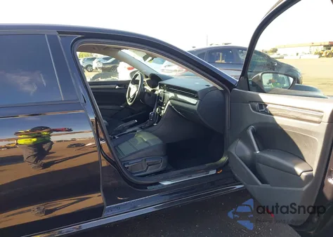 2020 Volkswagen Passat 2.0T R-Line z USA, uszkodzony, nr VIN 1VWMA7A38LC020268